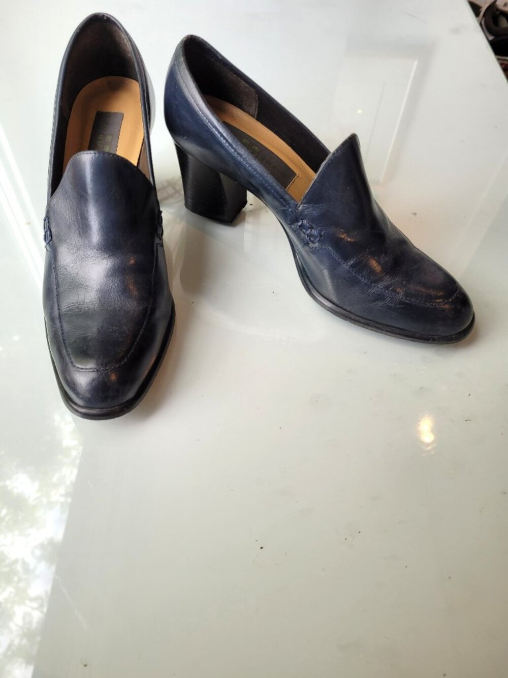 Vintage Women's Genuine Leather Navy Heeled Loafers size 8.5